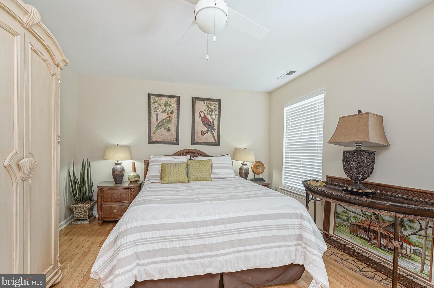 3513 Tuscany Dr, Philadelphia PA 19145-5742 exterior