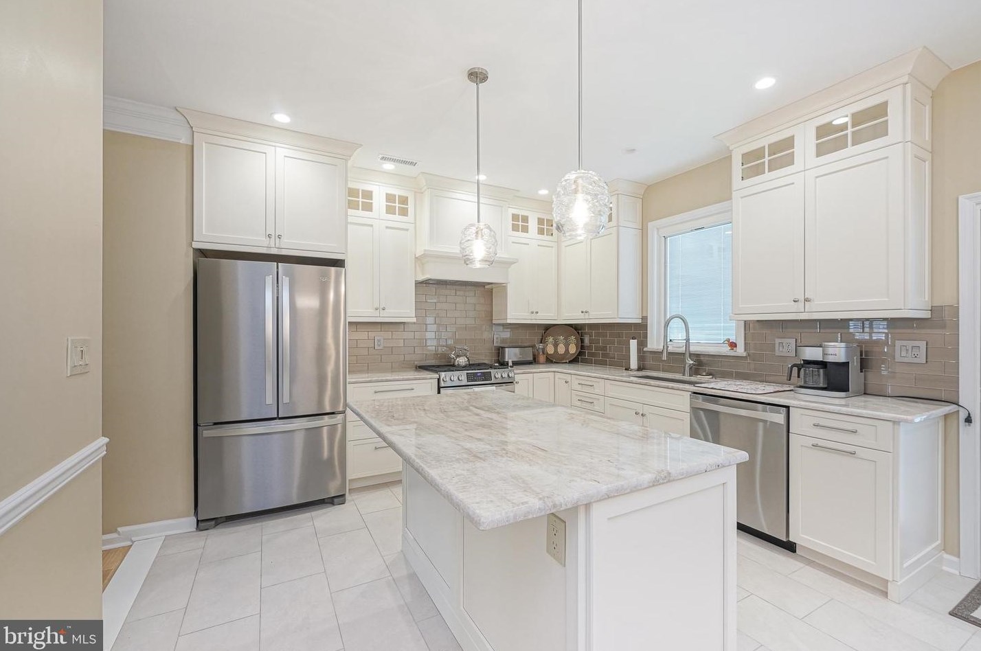 3513 Tuscany Dr, Philadelphia PA 19145-5742 exterior