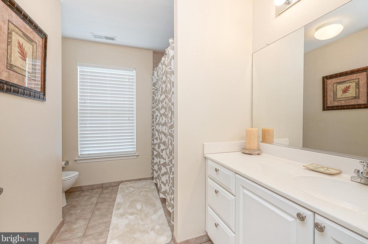 3513 Tuscany Dr, Philadelphia PA 19145-5742 exterior