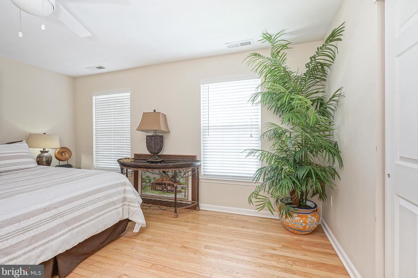 3513 Tuscany Dr, Philadelphia PA 19145-5742 exterior