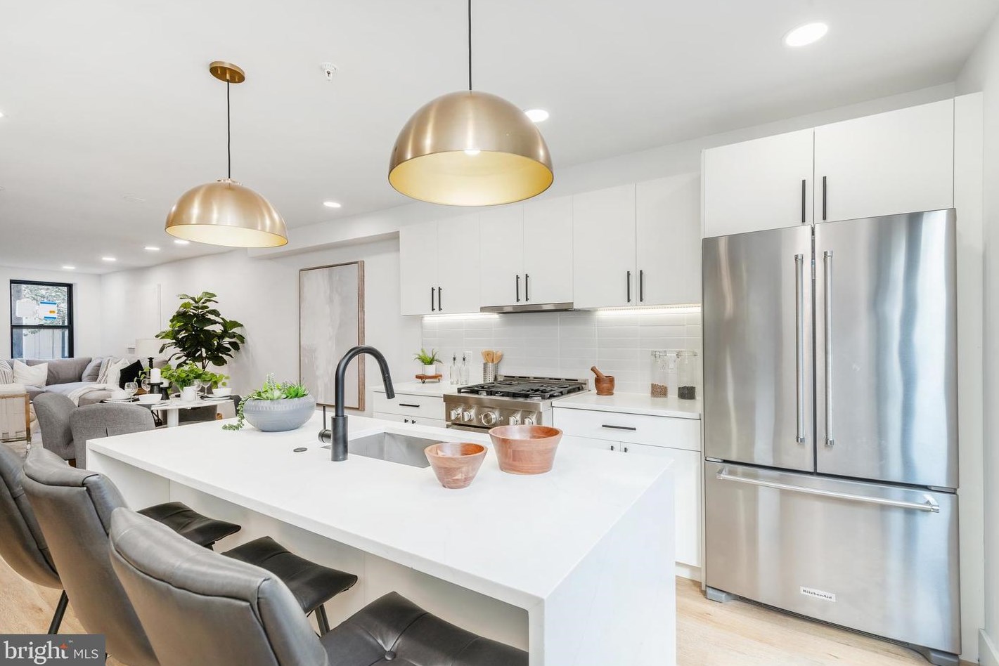 1812 Montrose St, Philadelphia, PA 19146-2627