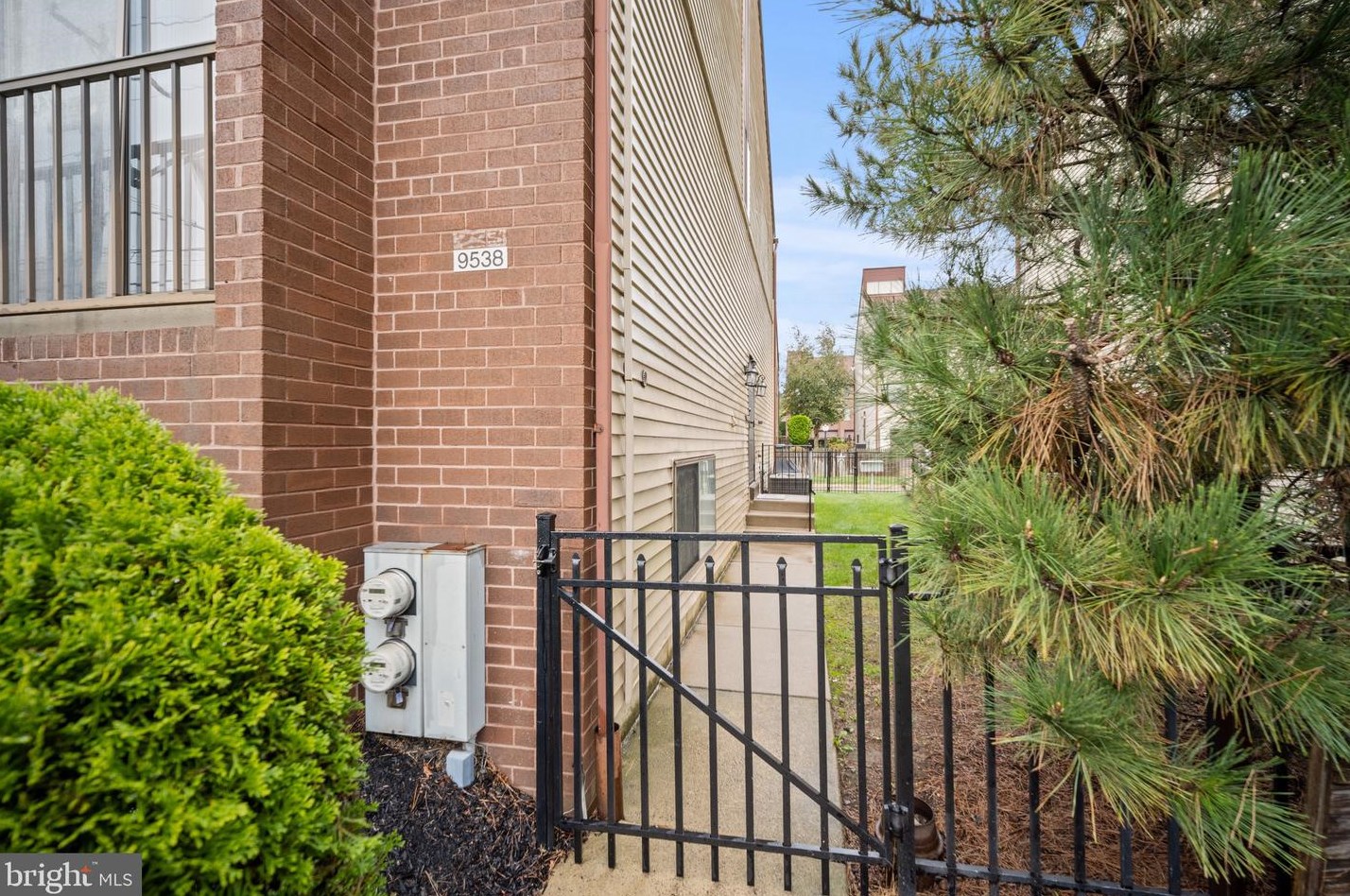 9538 State Rd, Philadelphia, PA 19114-3041