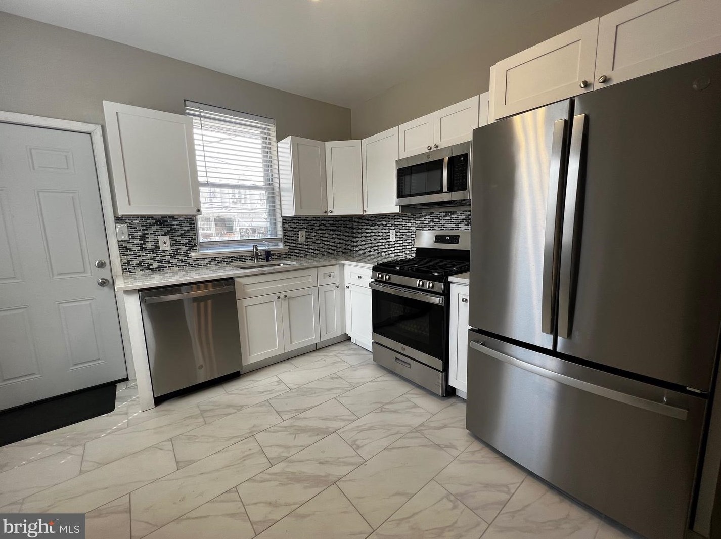 2913 Sedgley Ave, Philadelphia PA  19121-1829 exterior