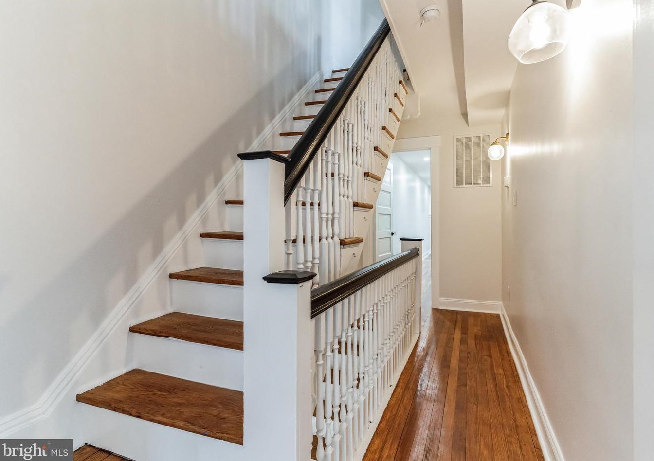 49 Westview St, Philadelphia PA  19119-2629 exterior