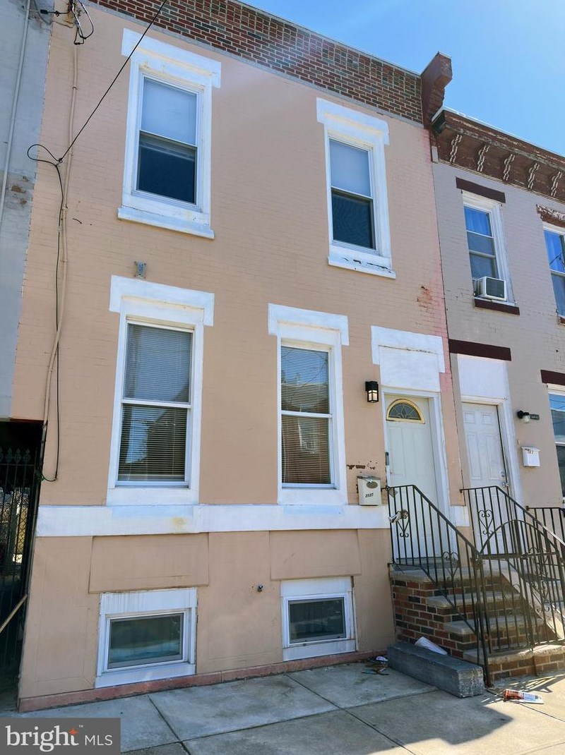 2827 Fairhill St, Philadelphia PA  19133-2726 exterior