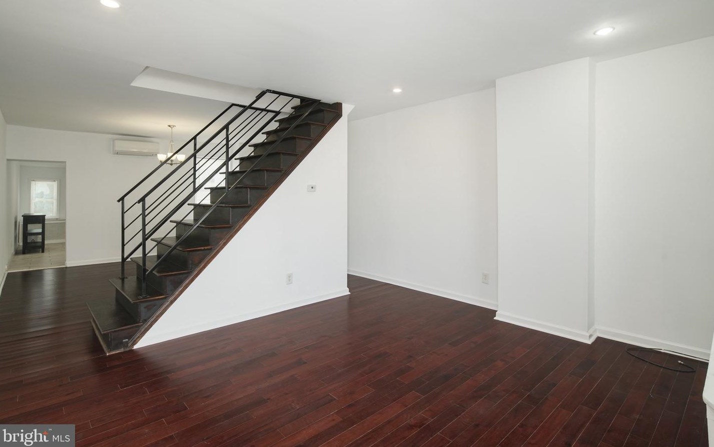 2645 Emerald St, Philadelphia, PA 19125-1123