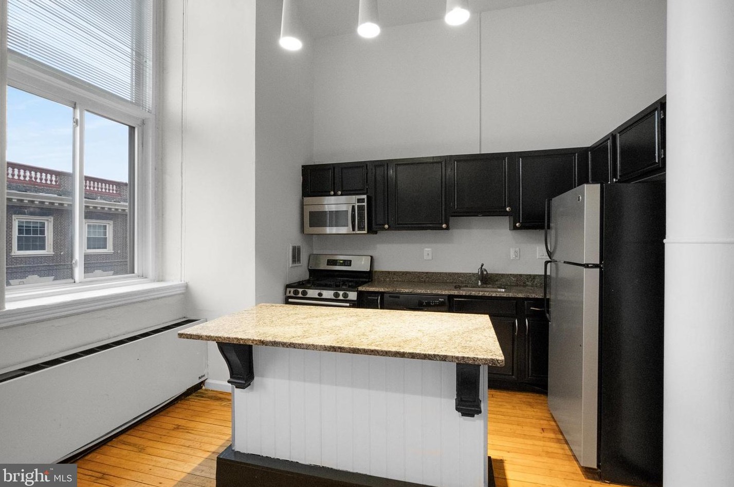 1329 Lombard St Apt 301, Philadelphia, PA 19147