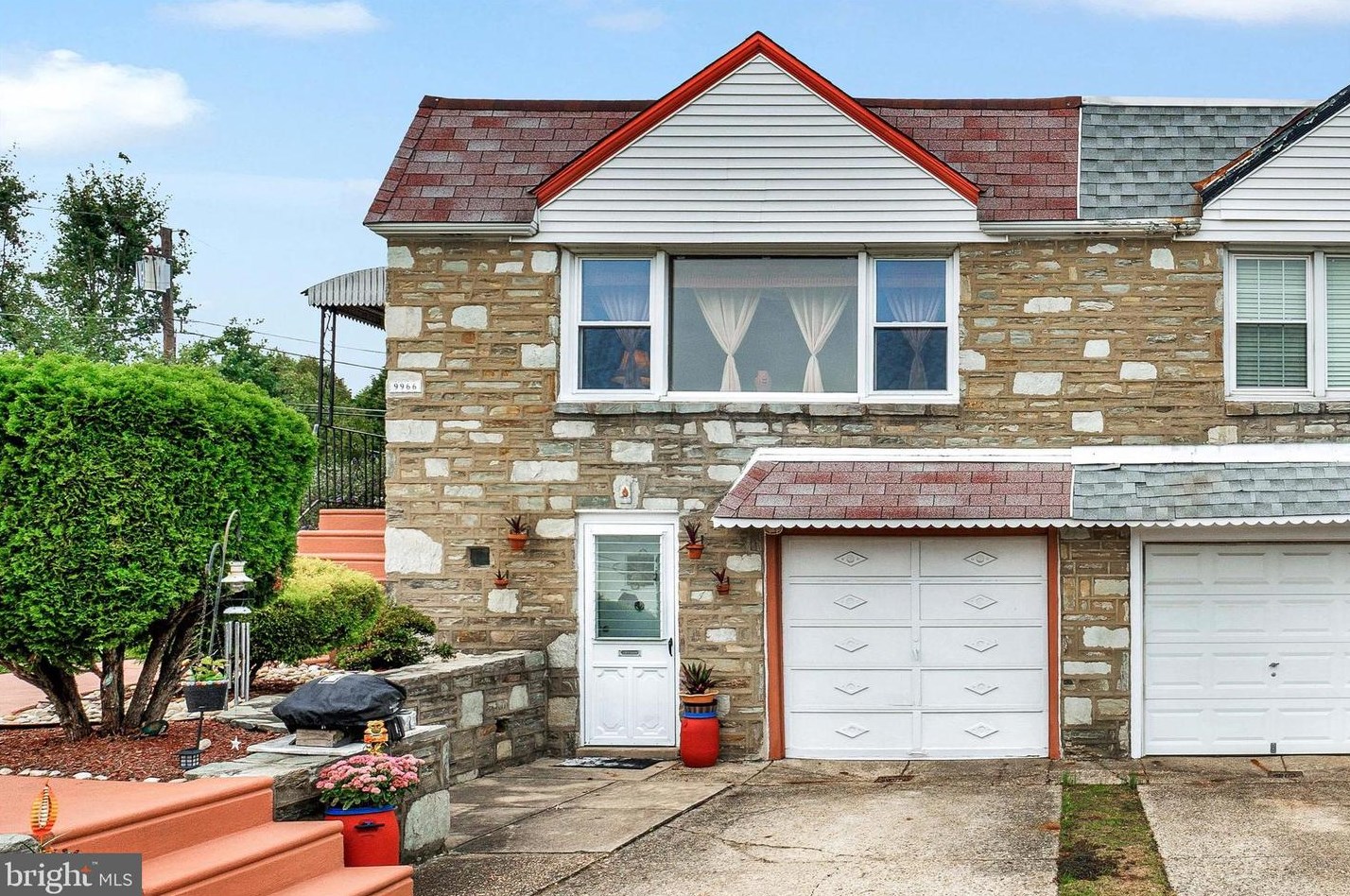 9966 Woodfern Rd, Philadelphia, PA 19115-2011