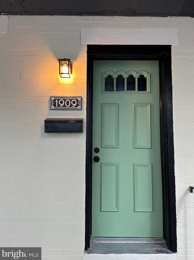 1909 Hemberger St, Philadelphia PA  19145-2711 exterior