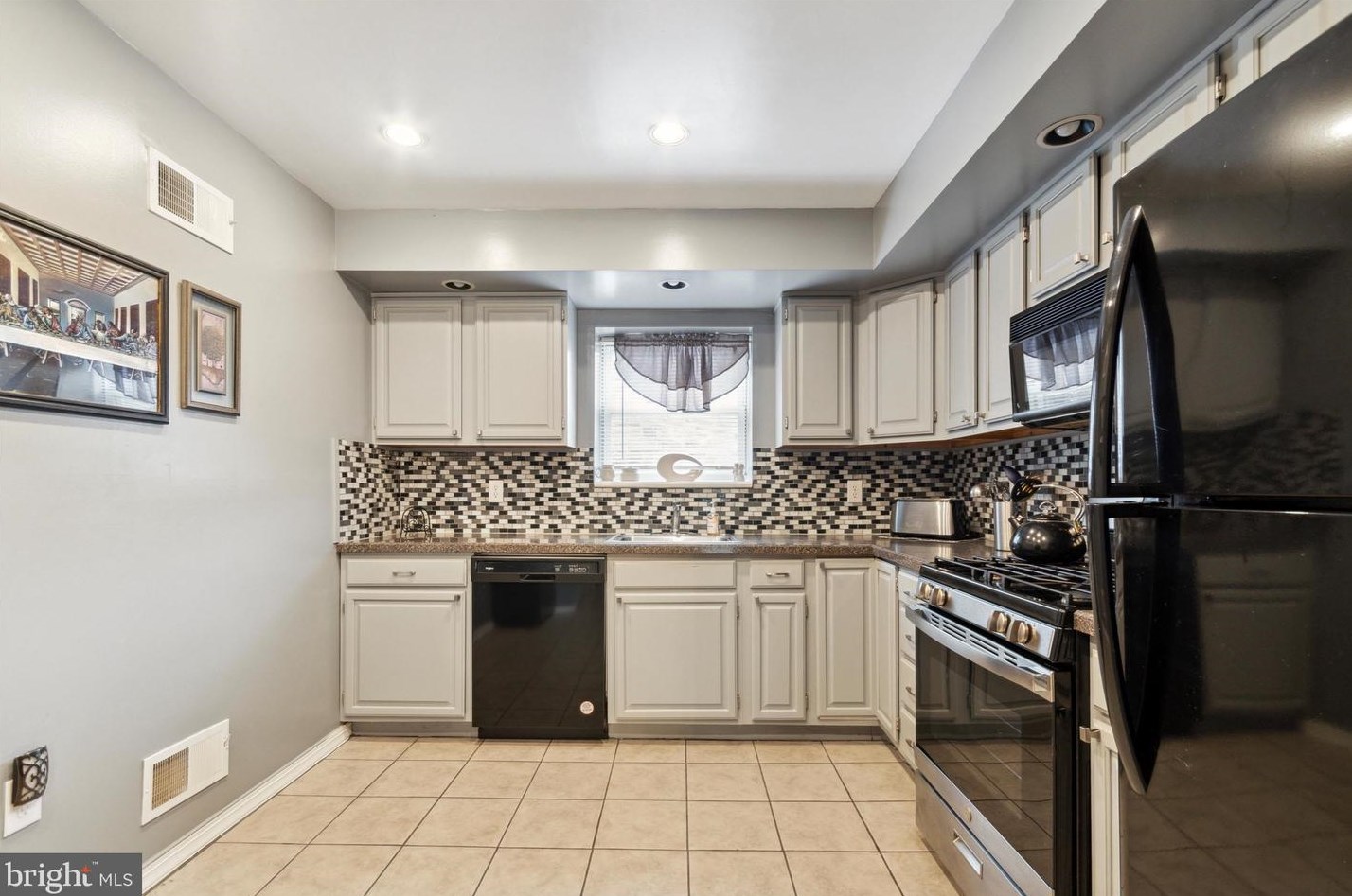 1743 Moyamensing Ave, Philadelphia PA  19148-1940 exterior