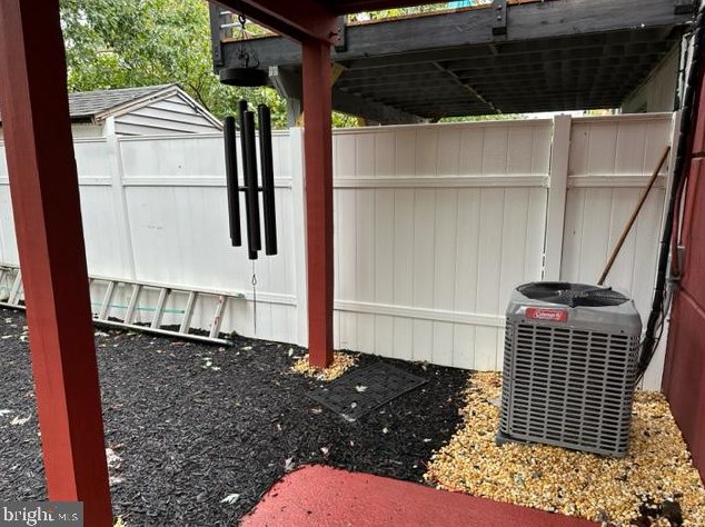 8026 Chelwynde Ave, Philadelphia PA 19153-1108 exterior