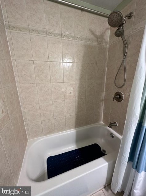 8026 Chelwynde Ave, Philadelphia PA 19153-1108 exterior