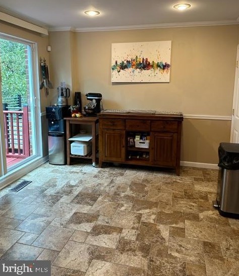 8026 Chelwynde Ave, Philadelphia PA 19153-1108 exterior