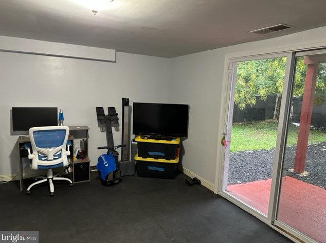 8026 Chelwynde Ave, Philadelphia PA 19153-1108 exterior