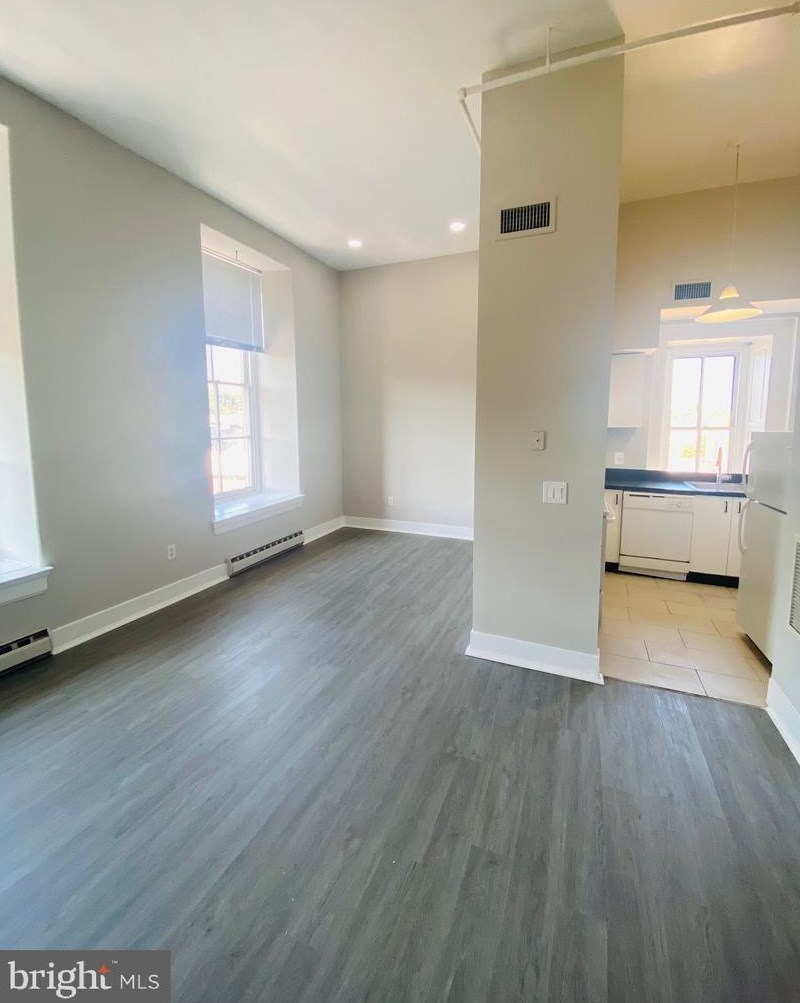 4313 Main St #4d, Philadelphia, PA 19127