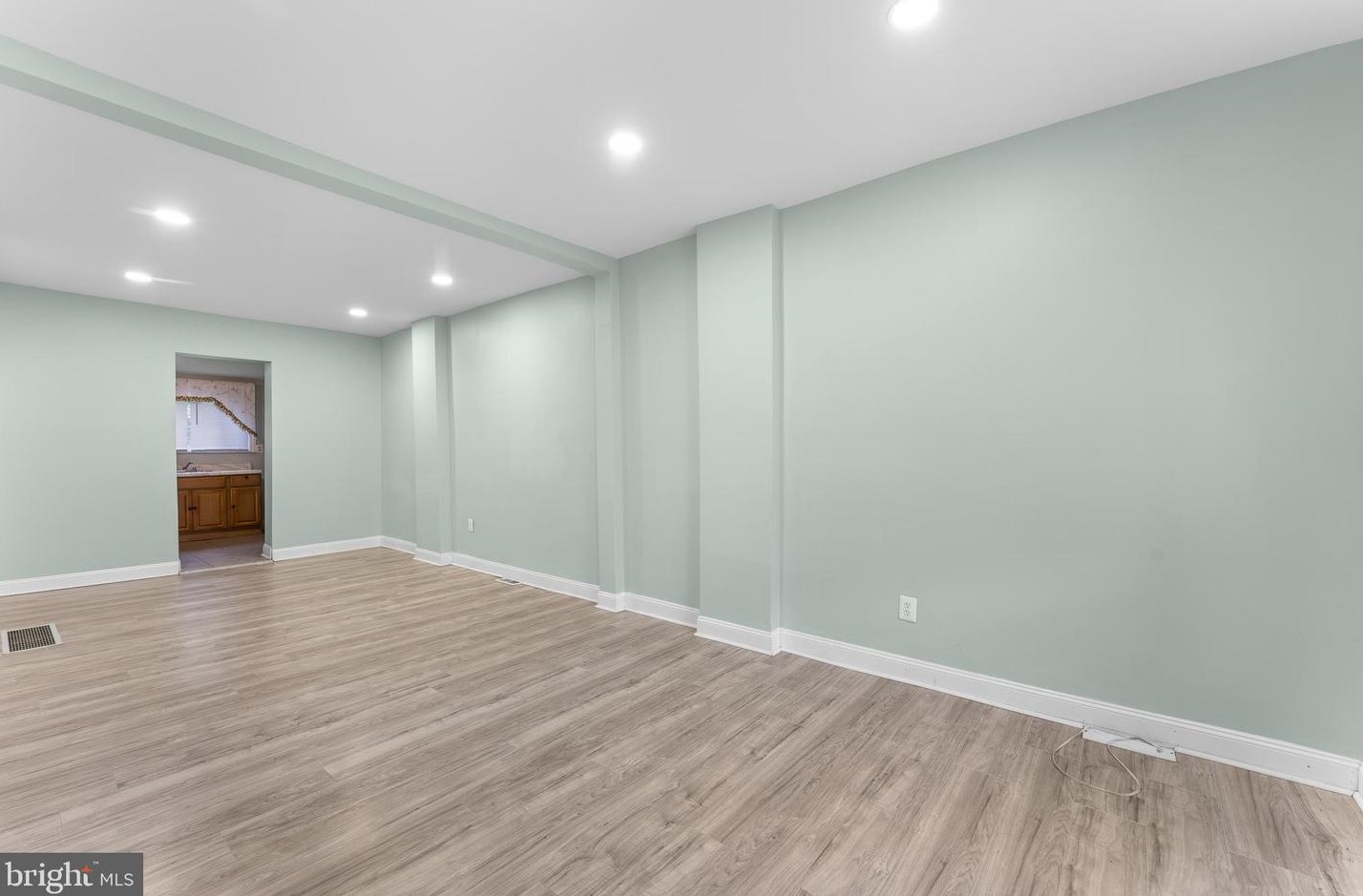 2041 Dennie St, Philadelphia, PA 19140-1722