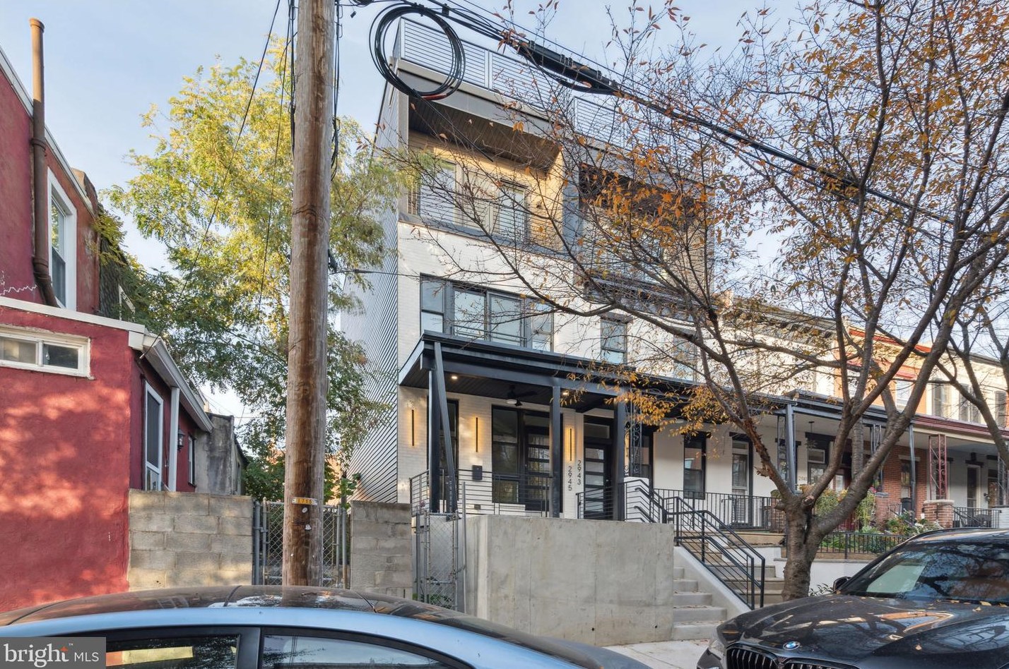 2945 Cambridge St, Philadelphia PA  19130-1115 exterior