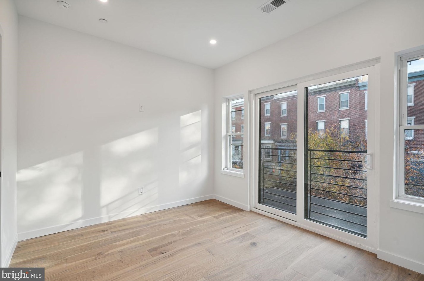 2945 Cambridge St, Philadelphia PA  19130-1115 exterior