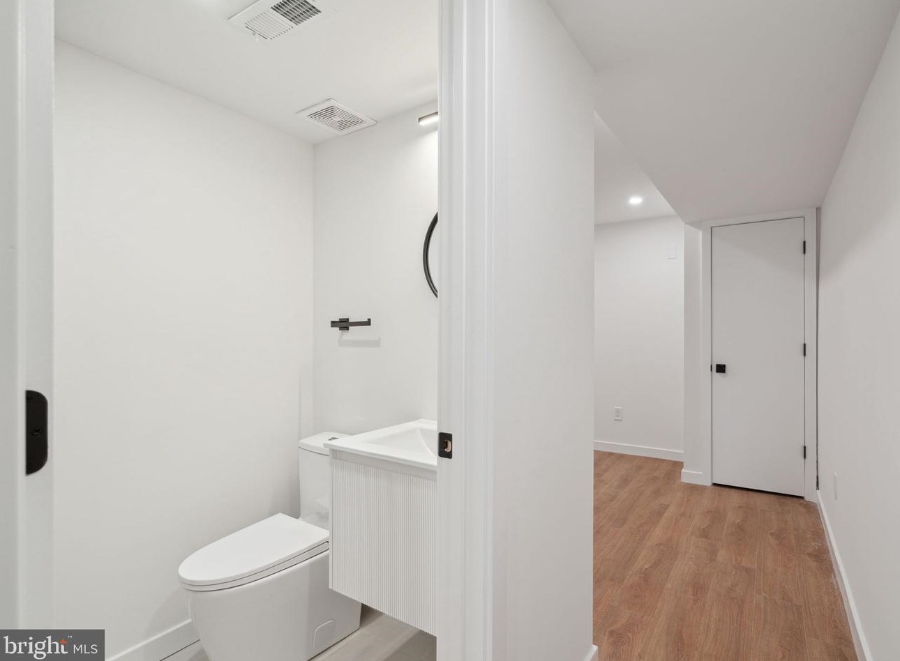2945 Cambridge St, Philadelphia PA  19130-1115 exterior