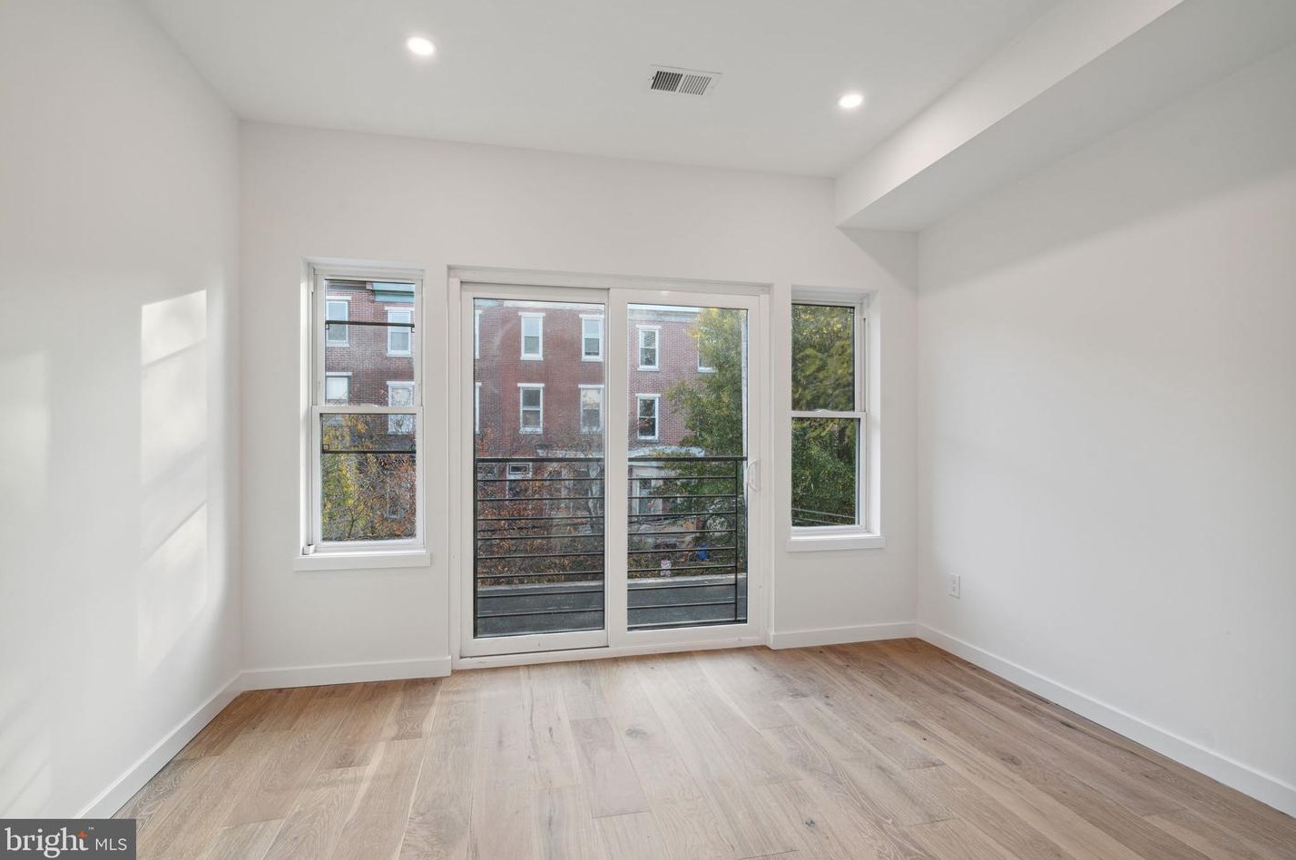 2945 Cambridge St, Philadelphia PA  19130-1115 exterior