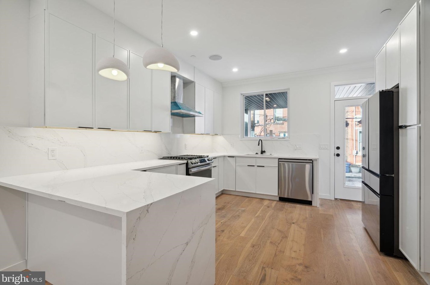 2945 Cambridge St, Philadelphia PA  19130-1115 exterior
