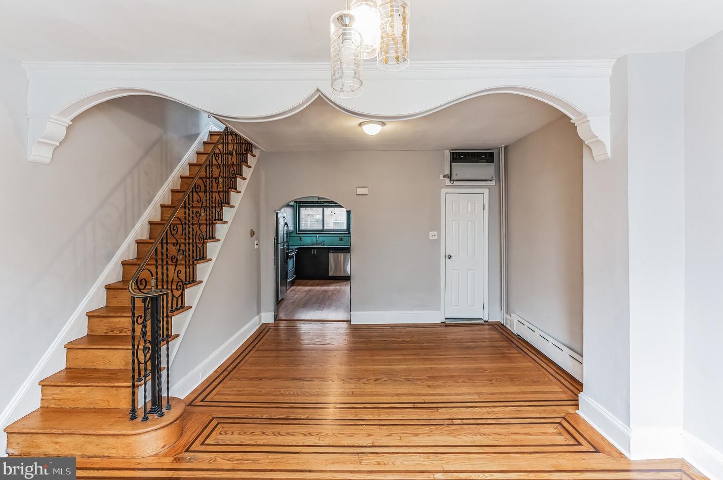 1140 Cross St, Philadelphia PA  19147-6302 exterior