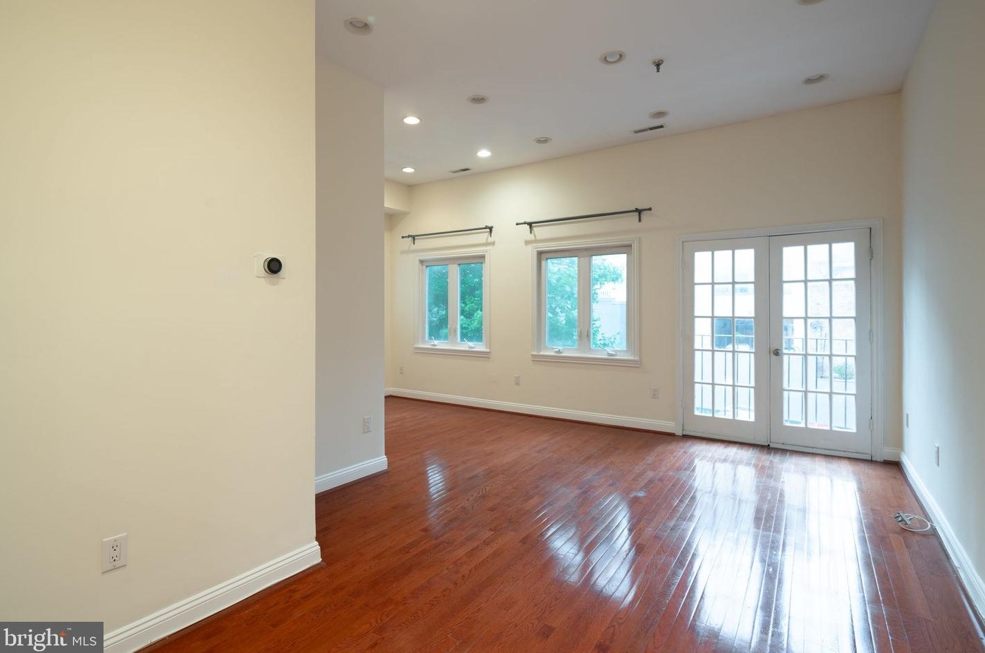 50 N Front St Apt 204, Philadelphia, PA 19106