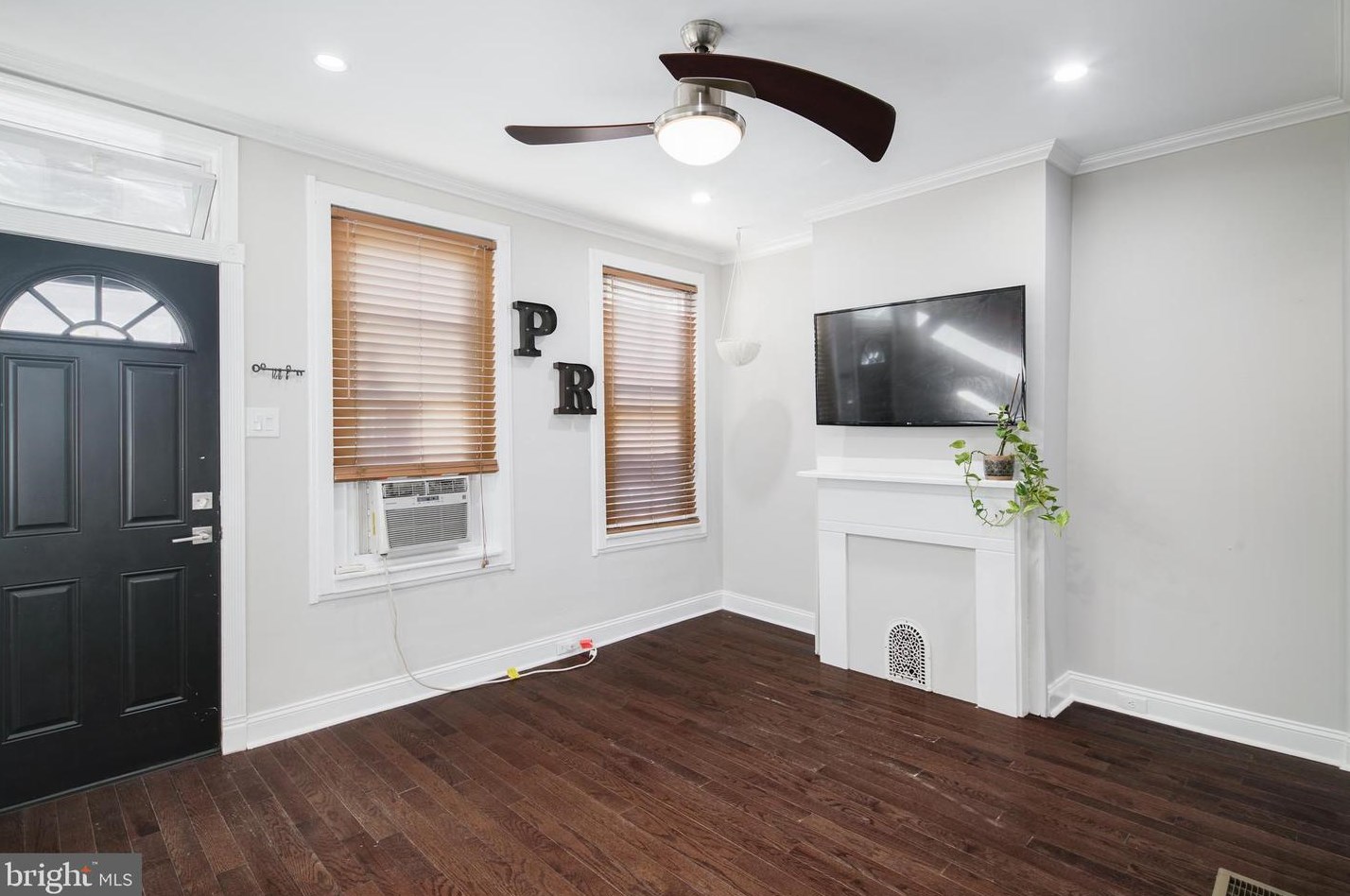 1826 N Mutter St, Philadelphia, PA 19122