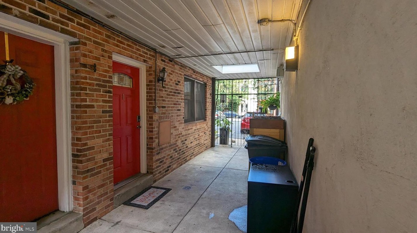 238 Queen St #1, Philadelphia, PA 19147