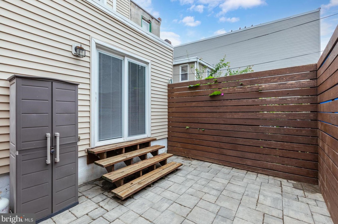 2221 Susquehanna Ave, Philadelphia PA 19121-0013 exterior