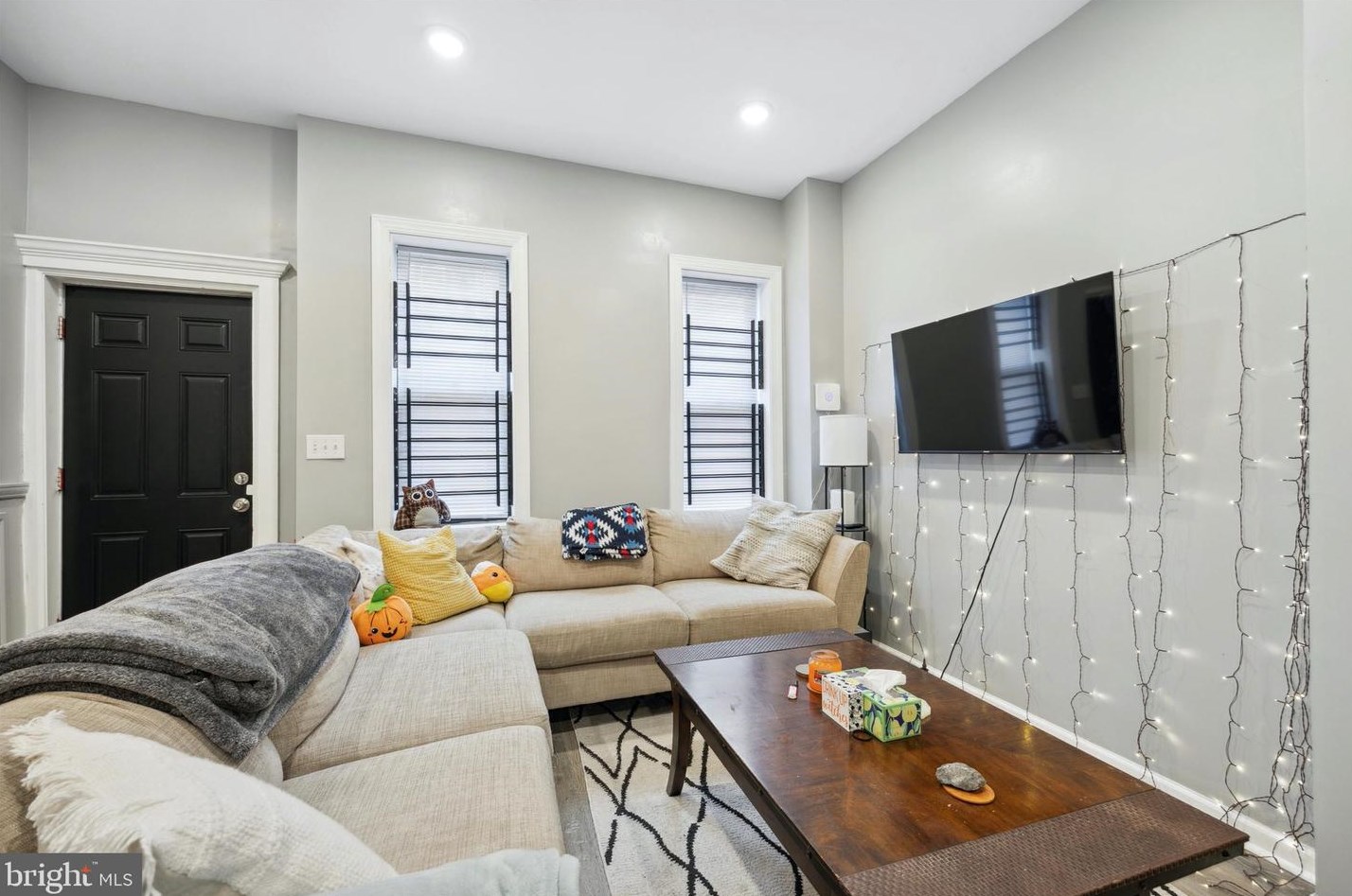 1717 Fontain St, Philadelphia, PA 19121-2327