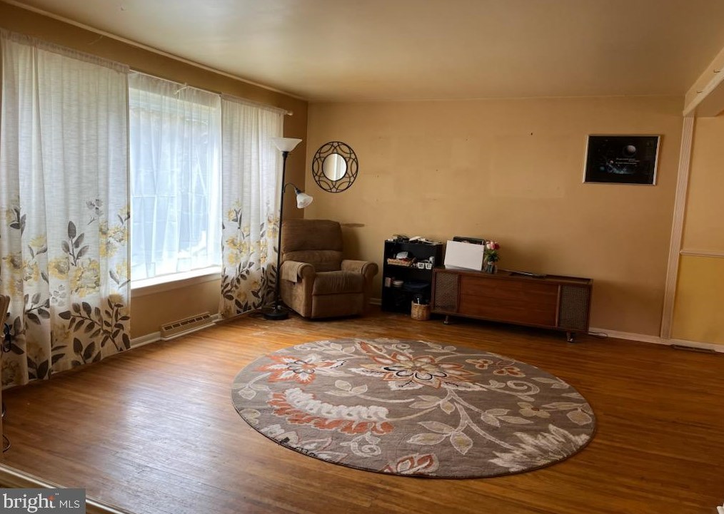 825 Densmore Rd, Philadelphia, PA 19116-2903