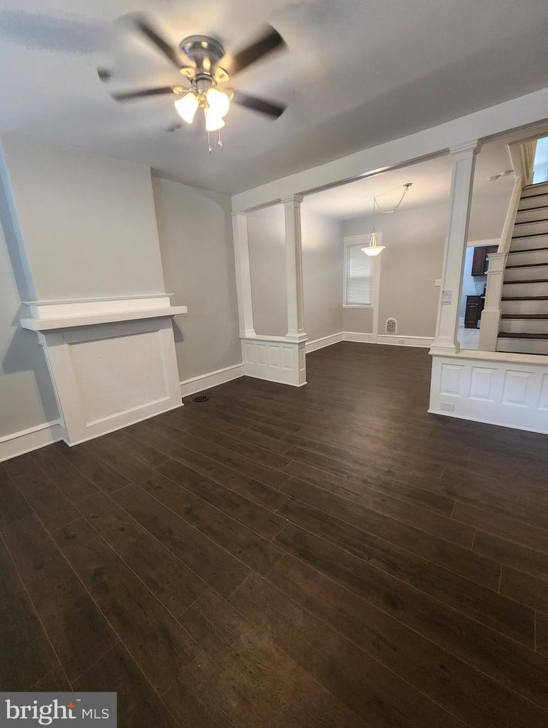 2556 Sartain St, Philadelphia, PA 19133-1408