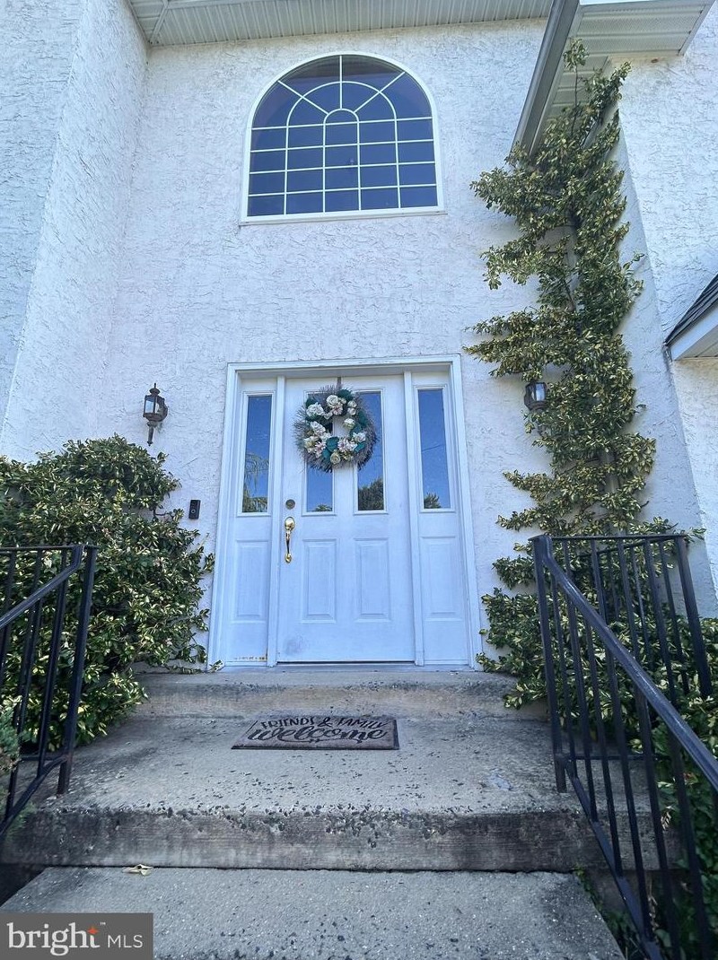 725 Stratford Dr, Philadelphia, PA 19115-2819