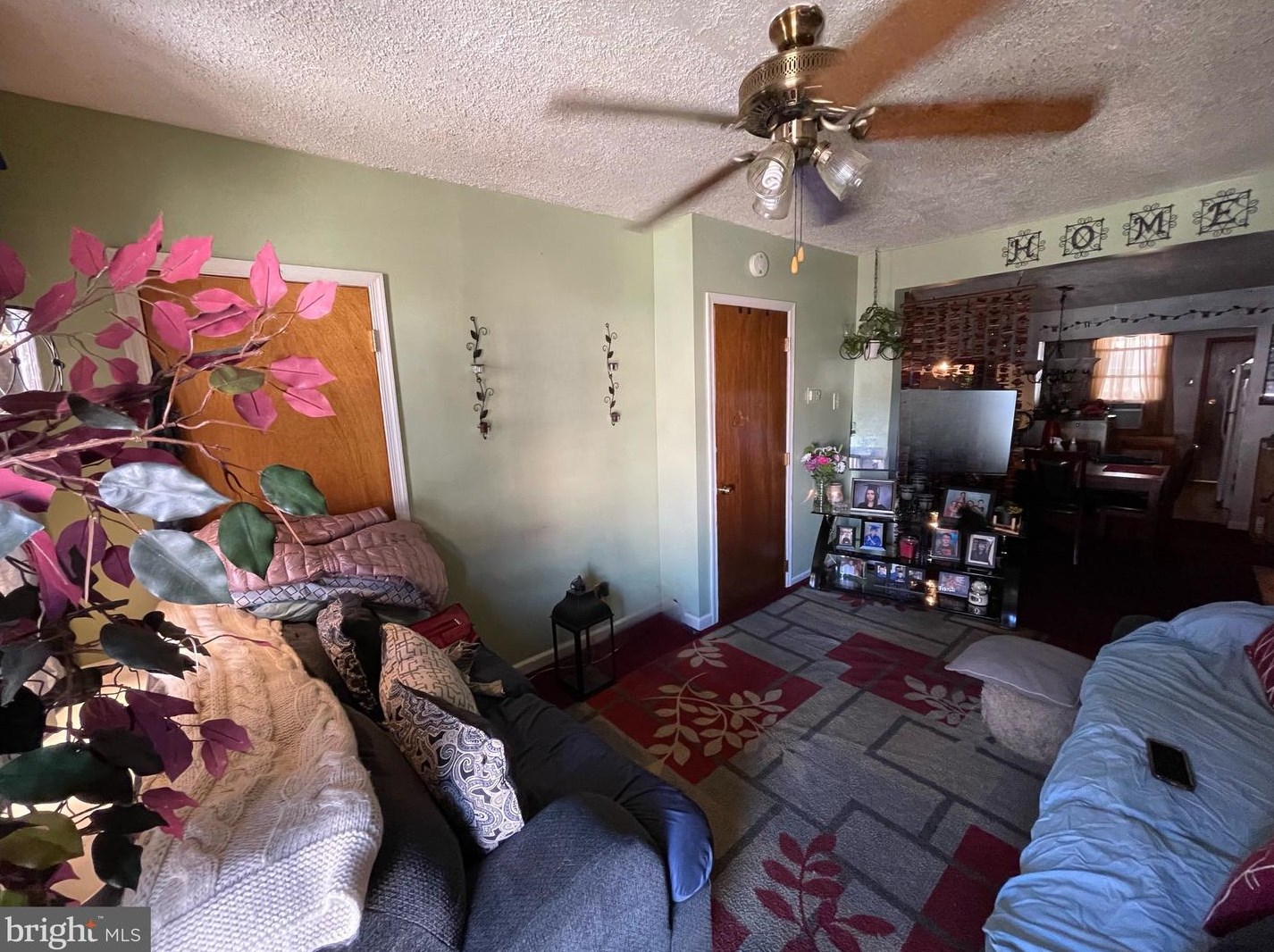 2702 Pratt St, Philadelphia, PA 19137-2104