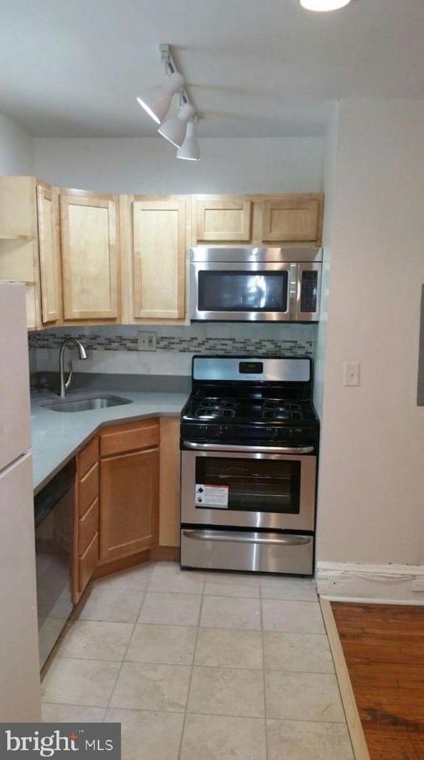 901 N 20th St #2b, Philadelphia, PA 19121