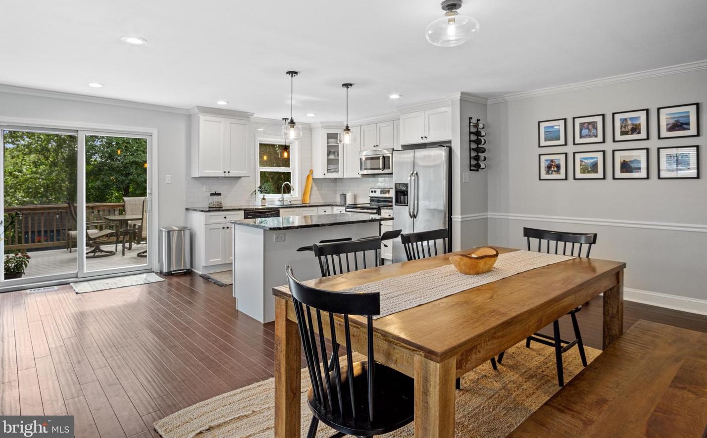 319 Lodge Rd, Philadelphia, PA 19128-4418