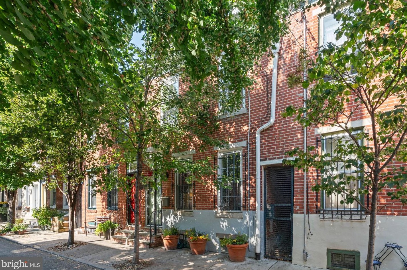 2209 Pemberton St, Philadelphia, PA 19146-1140