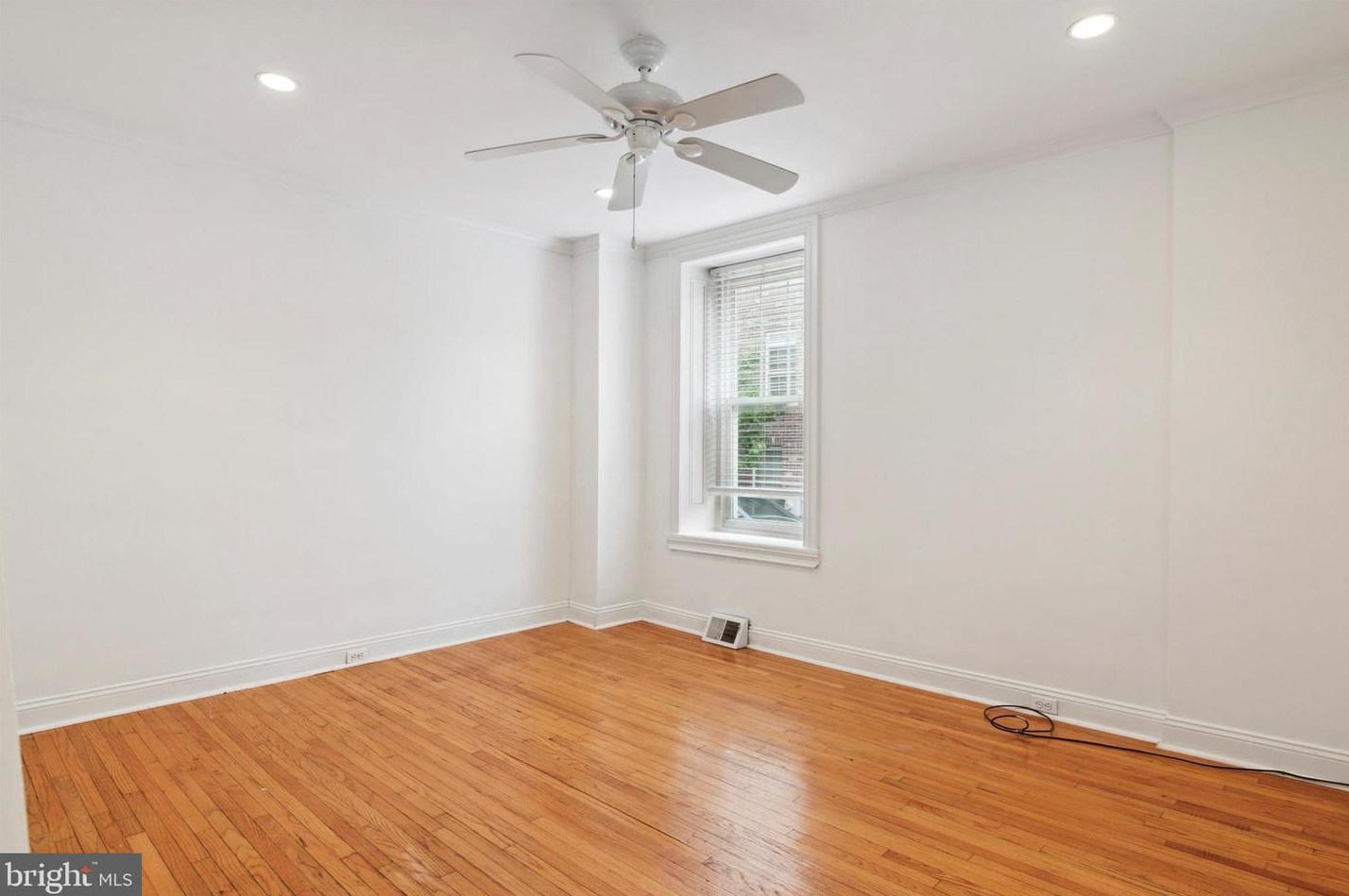 447 Dupont St, Philadelphia PA  19128-3303 exterior