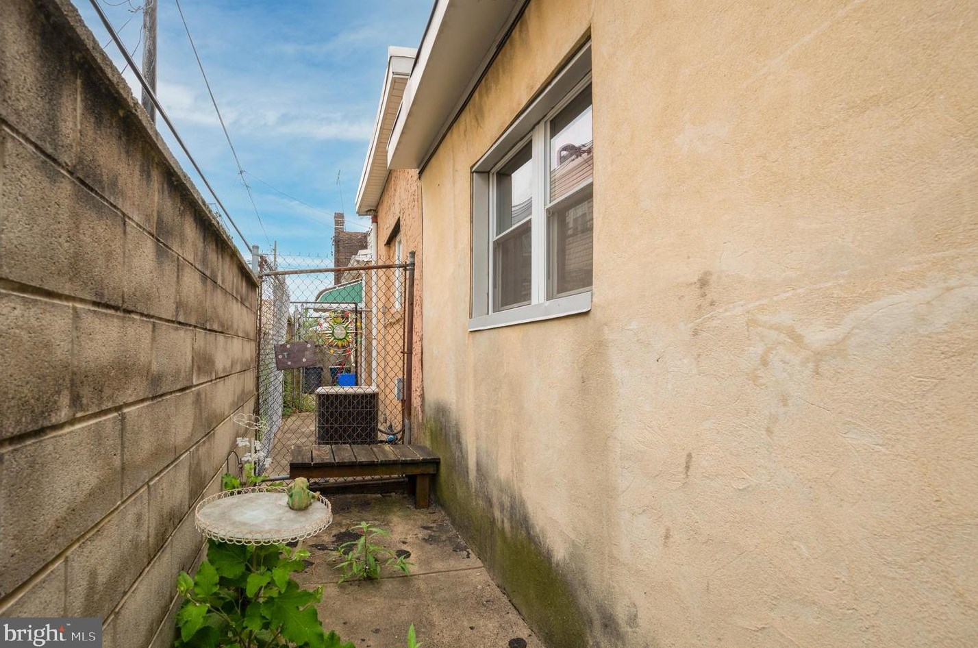 2623 Warnock St, Philadelphia PA 19147-5627 exterior