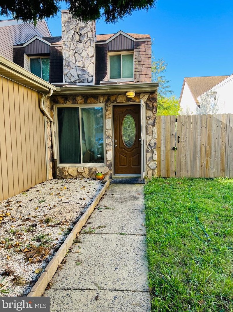 1100 Stewart Pl, Philadelphia, PA 19116-4304