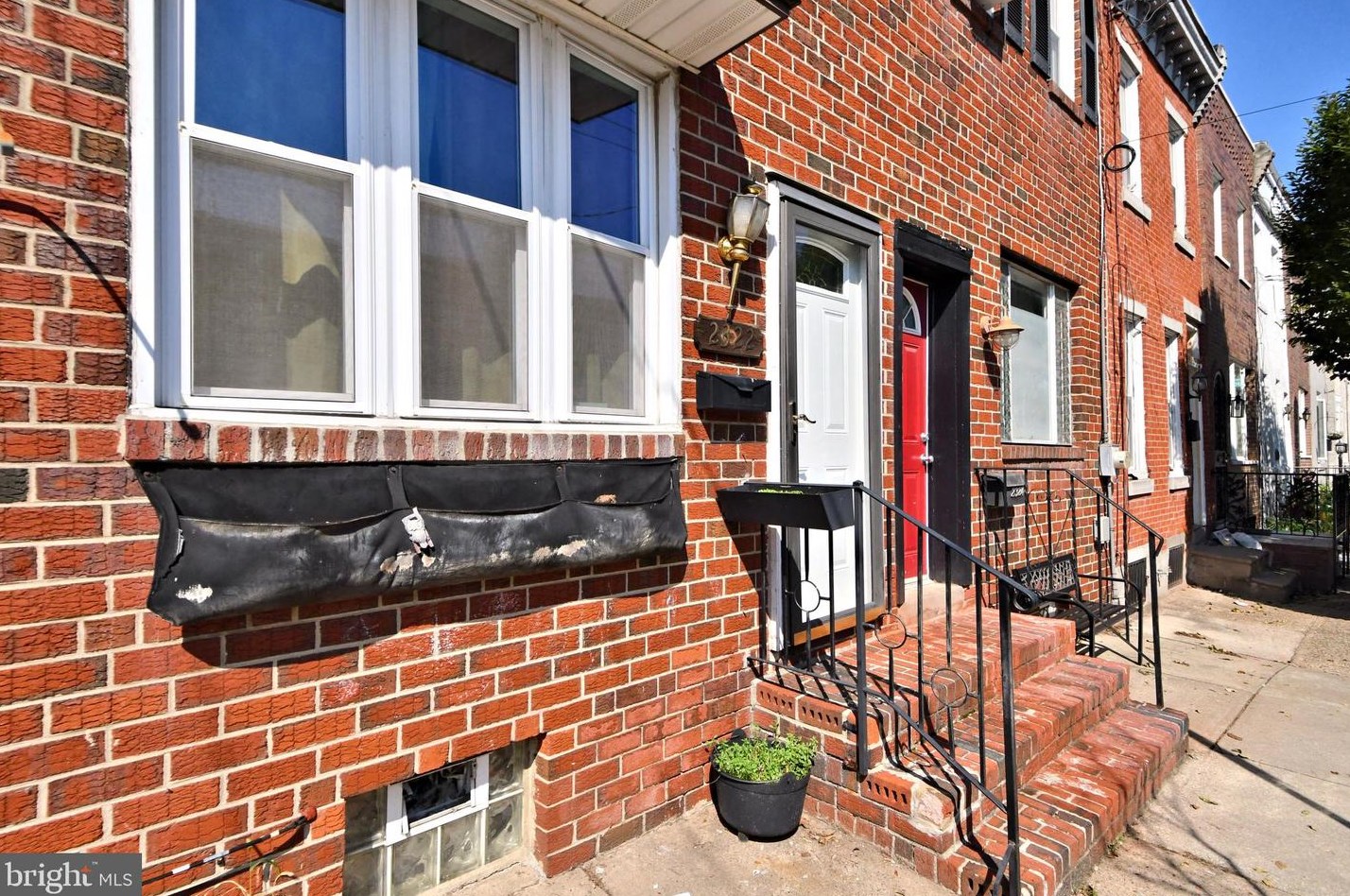 2322 Almond St, Philadelphia, PA 19125-3638