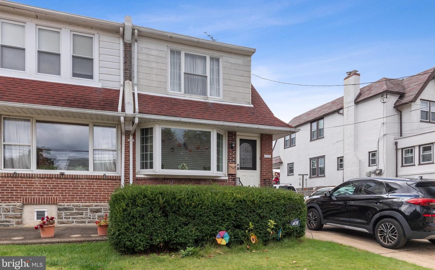 2122 Griffith St, Philadelphia, PA 19152