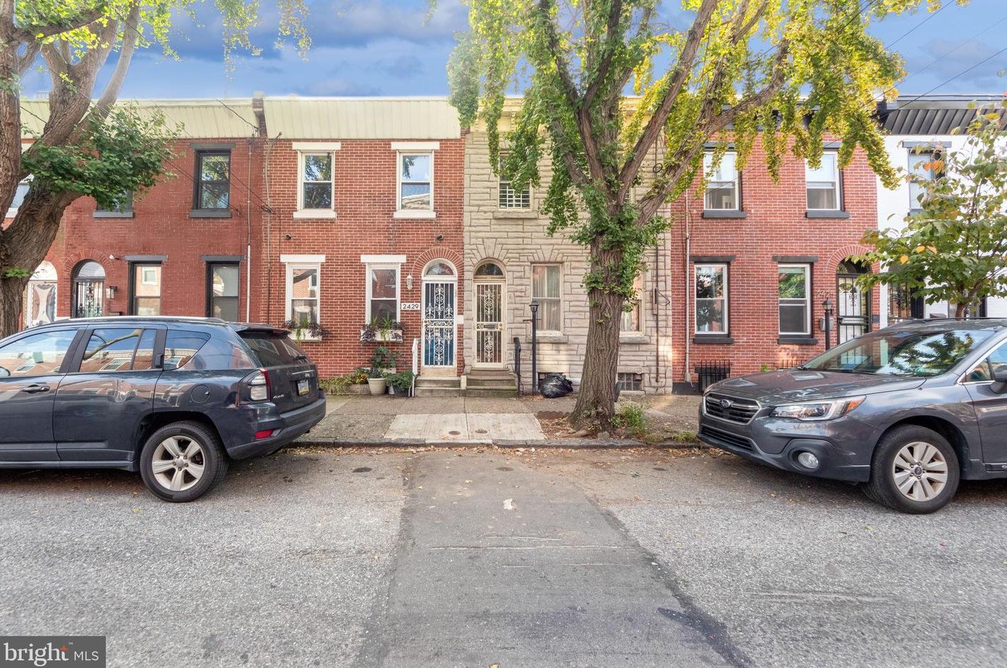 2427 Cedar St, Philadelphia, PA 19125