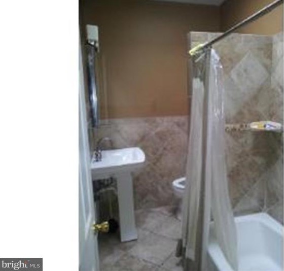 2030 Rowan St, Philadelphia PA 19140-1810 exterior