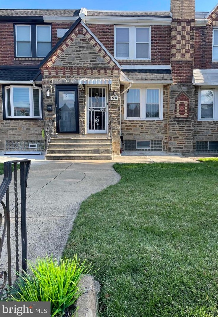 7233 Charles St, Philadelphia, PA 19135-1003