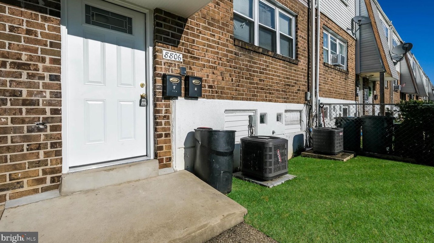 8806 Cottage St, Philadelphia, PA 19136-1421