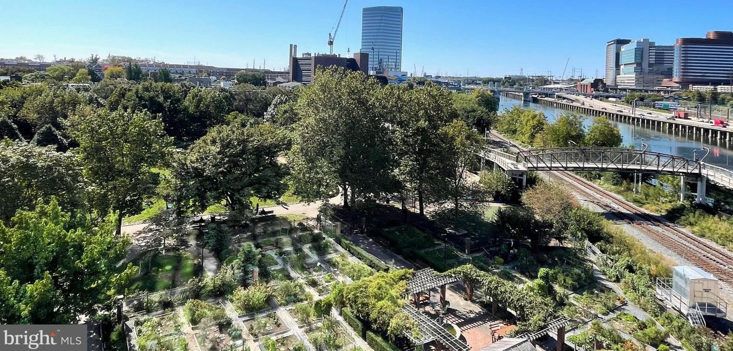 210 25th St, Philadelphia PA  19103-0055 exterior