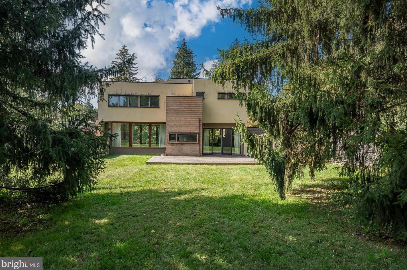 3935 Netherfield Rd, Philadelphia, PA 19129
