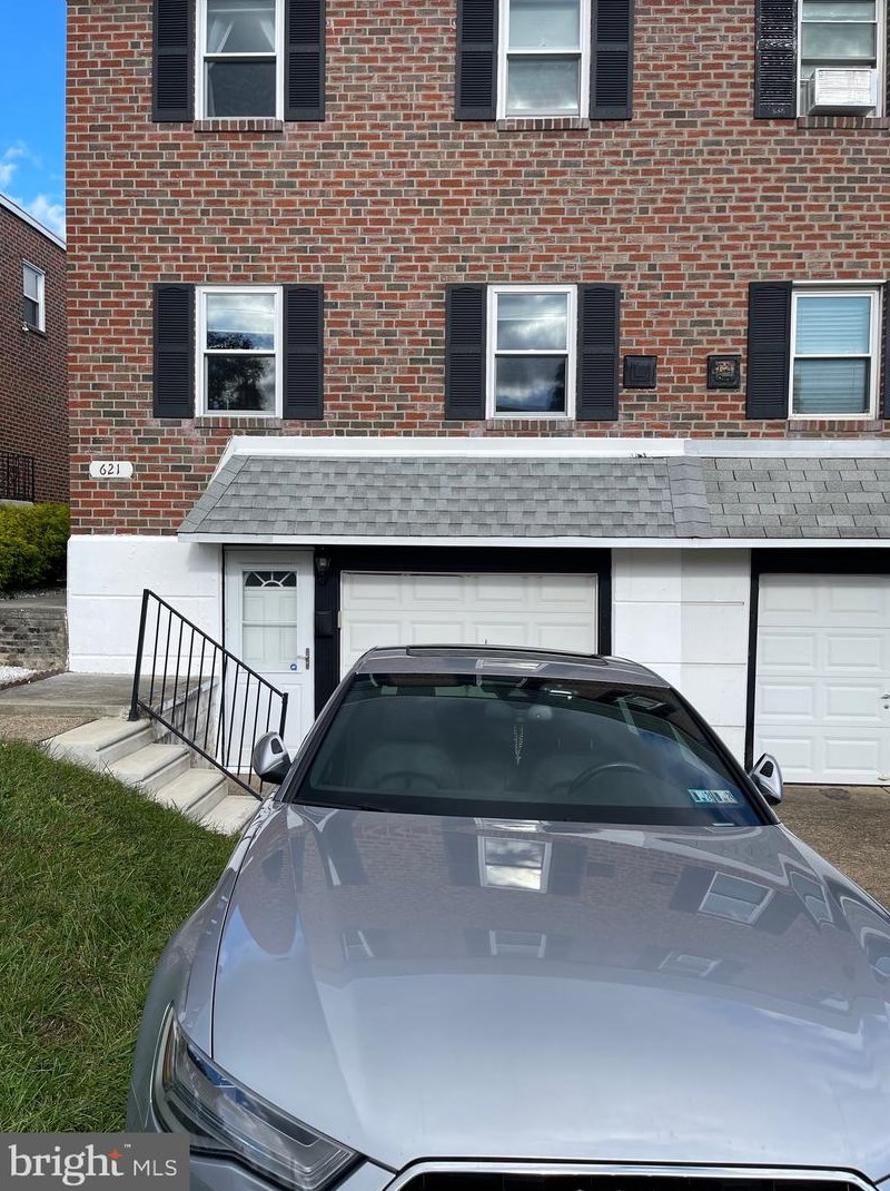 621 Lawler St, Philadelphia, PA 19116-3317